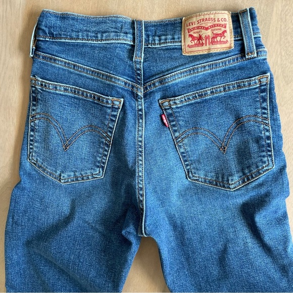 Levi’s Wedgie Straight Button Fly Blue Jeans - Picture 6 of 9